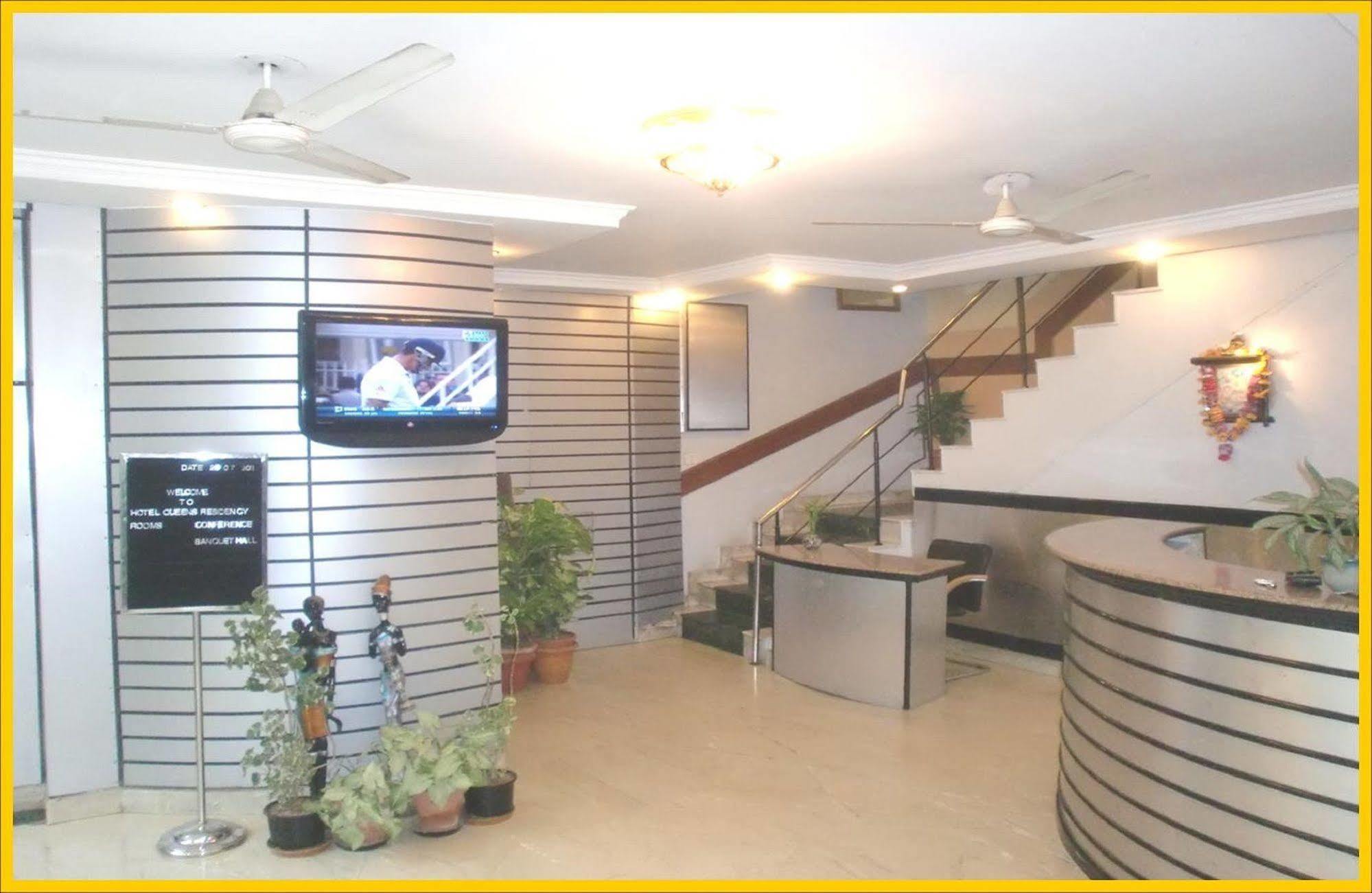 Hotel Queens Residency Ґурґаон Екстер'єр фото