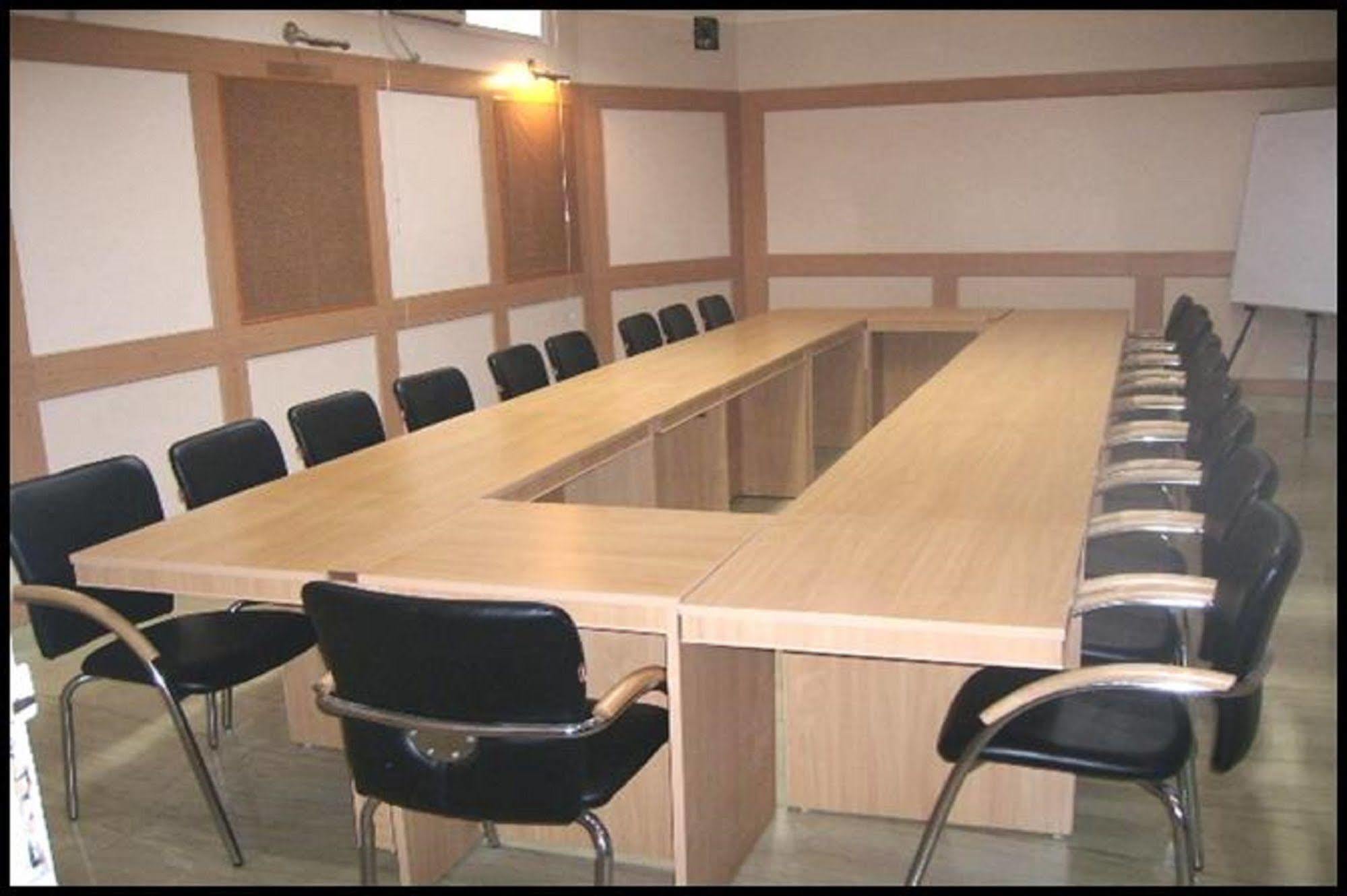 Hotel Queens Residency Ґурґаон Екстер'єр фото